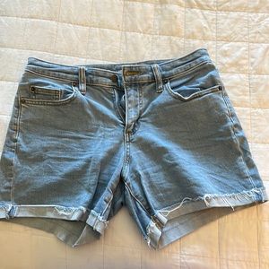 Light wash short, Universal Thread brand, size 4/27 4.5 inch inseam